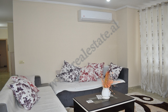 Apartament 4+1 me qira ne rrugen Shyqyri Brari ne Tirane.
Shtepia pozicionohet ne katin e 5-te bani